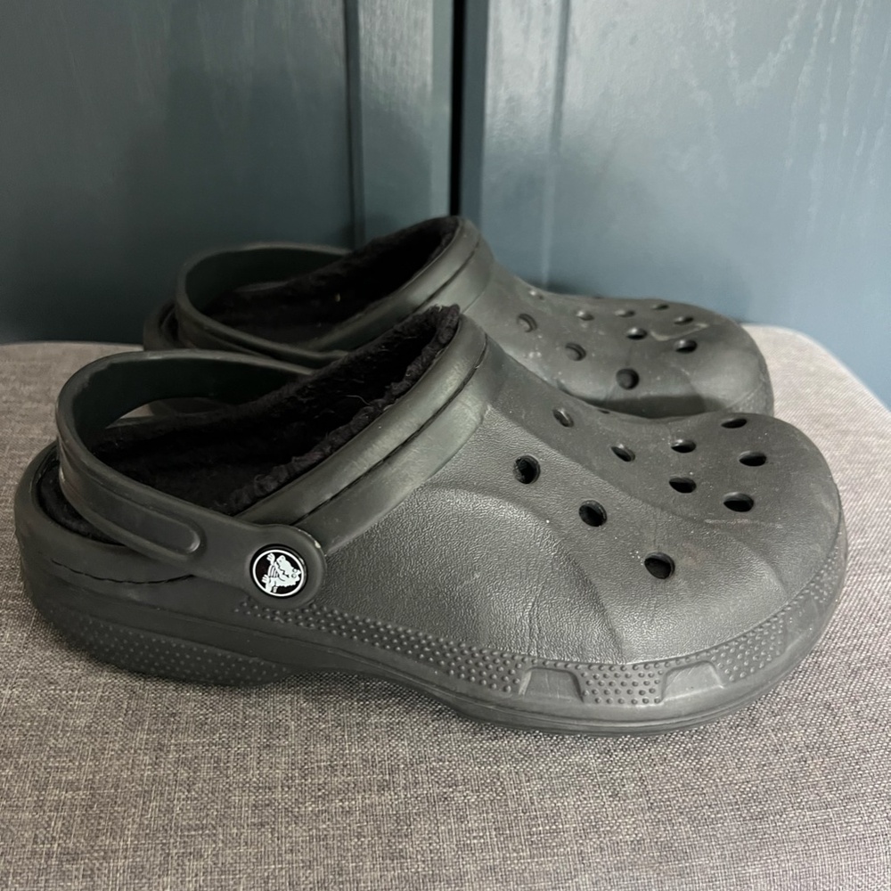 Unisex Black Fuzz Lined Crocs